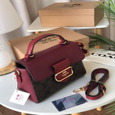 شنطة نسائية من ماركة كوتش COACH